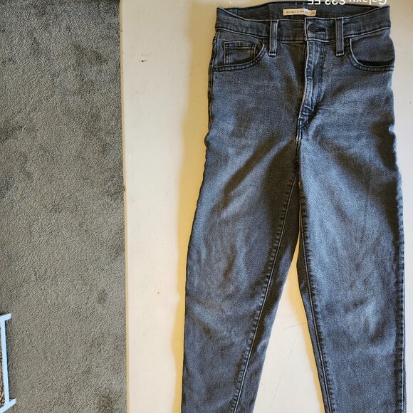 Levi’s High-Waisted Mom Jeans Size 24 — Gray-Black Wash, Excellent Condition - Picture 3 of 5